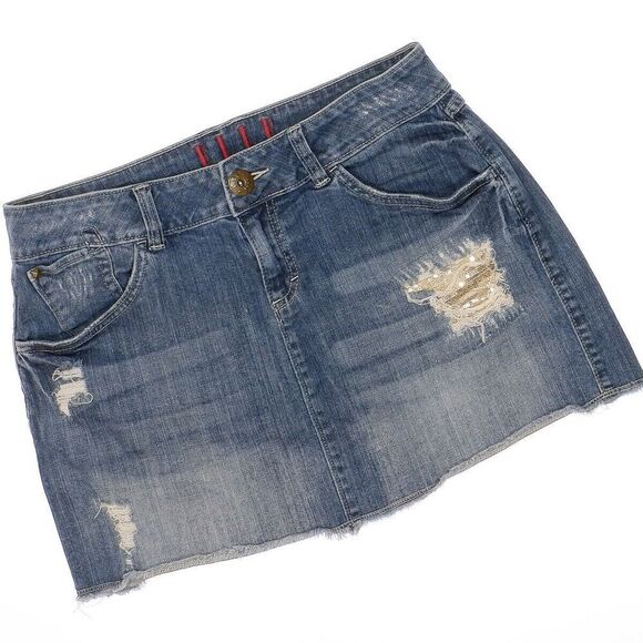 Elle Skirt Womens Size 8 Mini Blue Denim Distressed Sequin Measures 31 x 14 - Picture 6 of 8